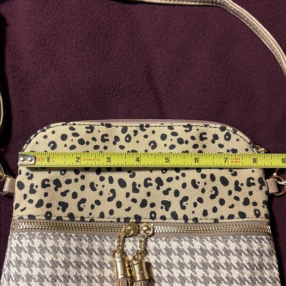 Jen &Co.- Crossbody Bag/wristlet - Picture 12 of 14